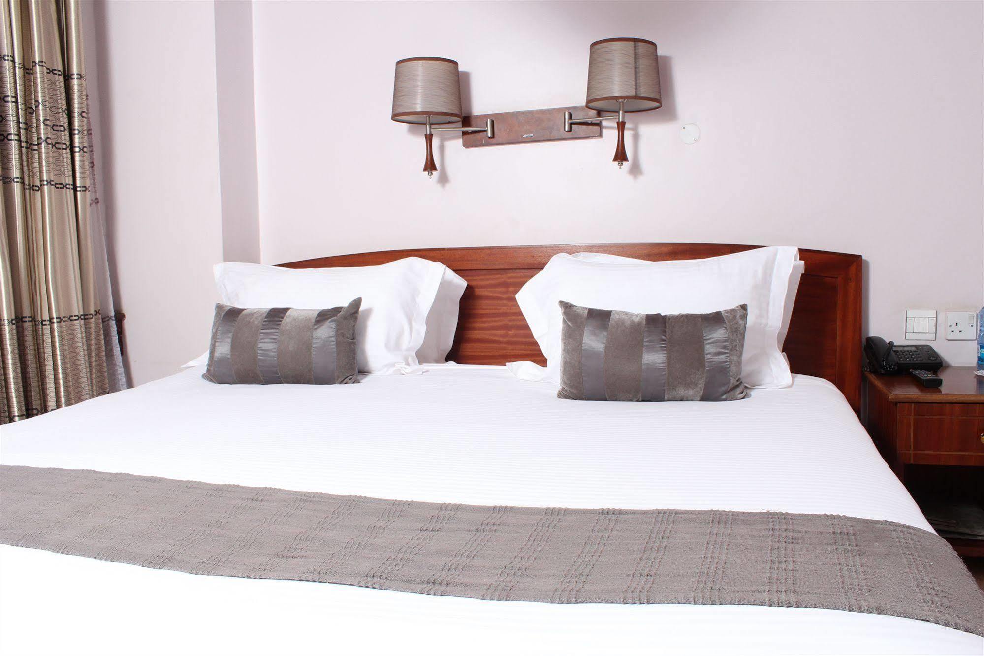 Sunrise B&B ไนโรบี ภายนอก รูปภาพ